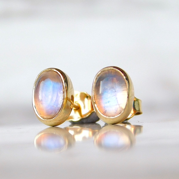 Kolczyki złote z kamieniami księżycowymi - Kaboszony