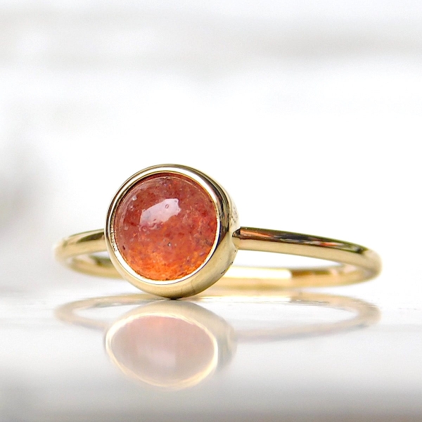 Złoty pierścionek z kwarcem truskawkowym
