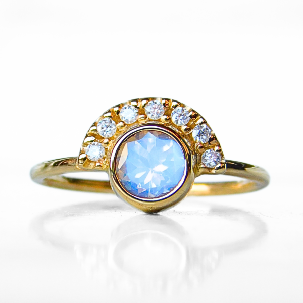 Pierścionek z kamieniem księżycowym i moissanitami