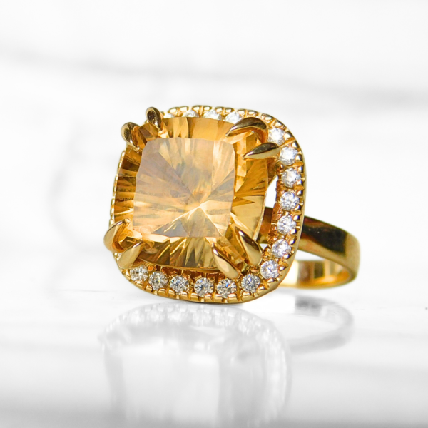 Pierścień z cytrynem i moissanitami 