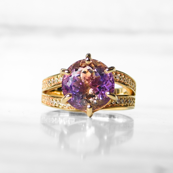 Pierścień z ametrynem i diamentami