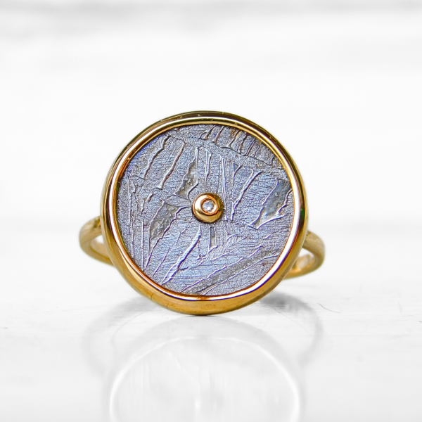 Pierścionek z meteorytem i brylantem - WENUS