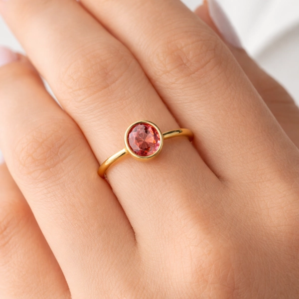 Delikatny pierścionek z różowym turmalinem.png